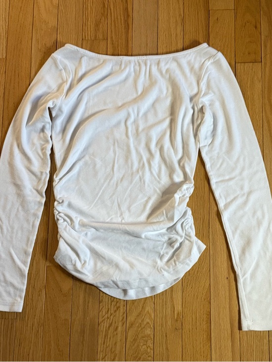 cinched white long sleeve top - Picture 3 of 7